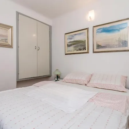 Beautiful Home In Barbat With 2 Bedrooms, Jacuzzi And Wifi * Barbat na Rabu