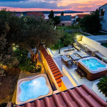 Beautiful Home In Barbat With 2 Bedrooms, Jacuzzi And Wifi Barbat na Rabu