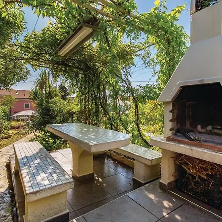 Beautiful Home In Barbat With 2 Bedrooms, Jacuzzi And Wifi *