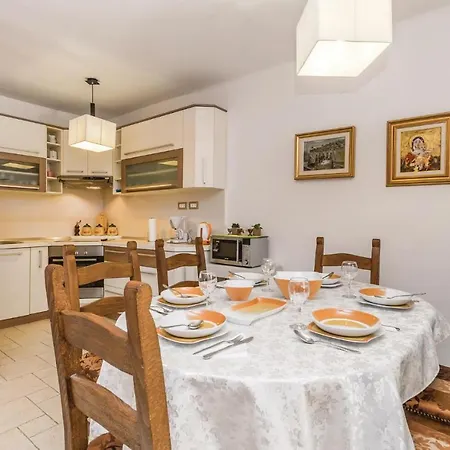 Beautiful Home In Barbat With 2 Bedrooms, Jacuzzi And Wifi 度假居 Barbat na Rabu