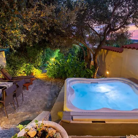 Beautiful Home In Barbat With 2 Bedrooms, Jacuzzi And Wifi *