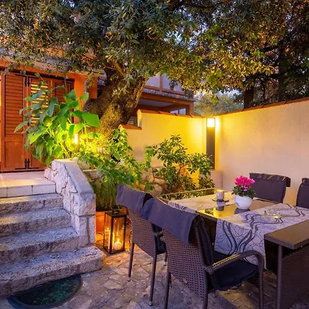 Beautiful Home In Barbat With 2 Bedrooms, Jacuzzi And Wifi 度假居 Barbat na Rabu