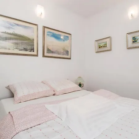 Beautiful Home In Barbat With 2 Bedrooms, Jacuzzi And Wifi * Barbat na Rabu