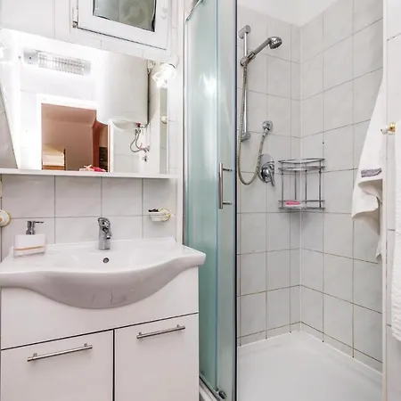 度假居 Beautiful Home In Barbat With 2 Bedrooms, Jacuzzi And Wifi *