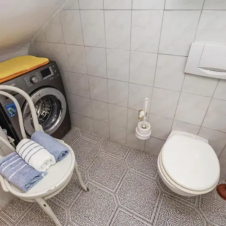 Beautiful Home In Barbat With 2 Bedrooms, Jacuzzi And Wifi 度假居