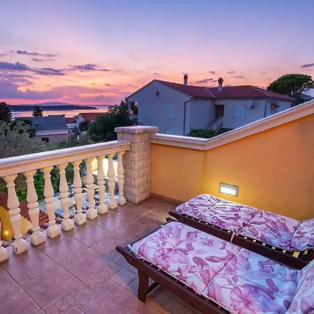 Beautiful Home In Barbat With 2 Bedrooms, Jacuzzi And Wifi 度假居 *