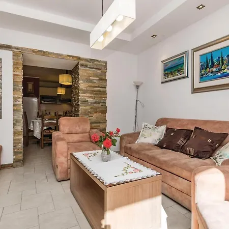Beautiful Home In Barbat With 2 Bedrooms, Jacuzzi And Wifi 度假居 Barbat na Rabu
