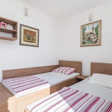 Beautiful Home In Barbat With 2 Bedrooms, Jacuzzi And Wifi 度假居 Barbat na Rabu