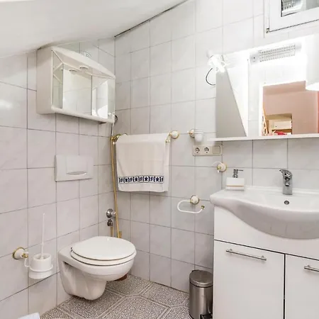 Beautiful Home In Barbat With 2 Bedrooms, Jacuzzi And Wifi 度假居 Barbat na Rabu