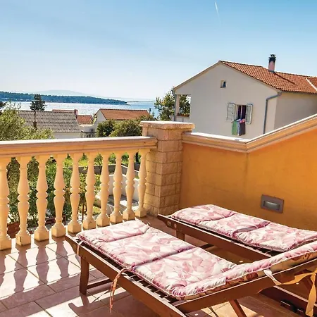 Beautiful Home In Barbat With 2 Bedrooms, Jacuzzi And Wifi 度假居 Barbat na Rabu