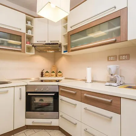 Beautiful Home In Barbat With 2 Bedrooms, Jacuzzi And Wifi * Barbat na Rabu