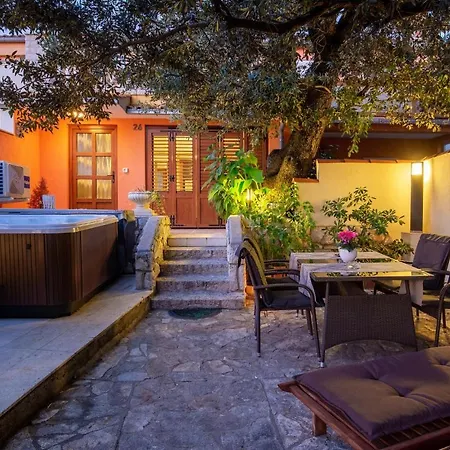 Beautiful Home In Barbat With 2 Bedrooms, Jacuzzi And Wifi 度假居