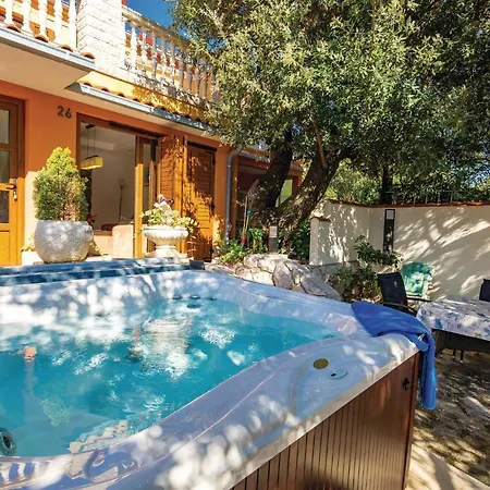 Beautiful Home In Barbat With 2 Bedrooms, Jacuzzi And Wifi Barbat na Rabu